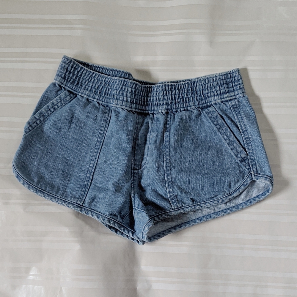 Hollister dolphin hem shorts size xs